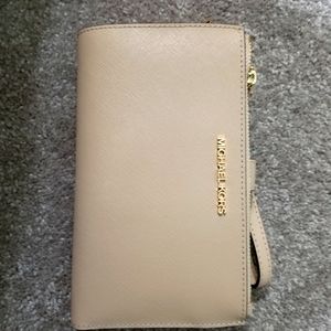 NWT Michael Kors wristlet